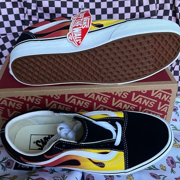 Vans Men’s Old Skool
(Flame)Black/Black/Tr Wht
VN0A38G1PHN
Sneakers - Picture 5 of 16